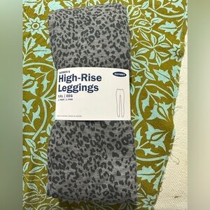 Cheetah print leggings!